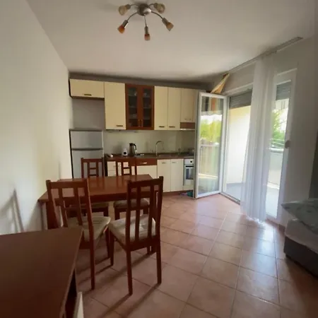 Double Bed In Studio, By The Near Split Homestay Kastela