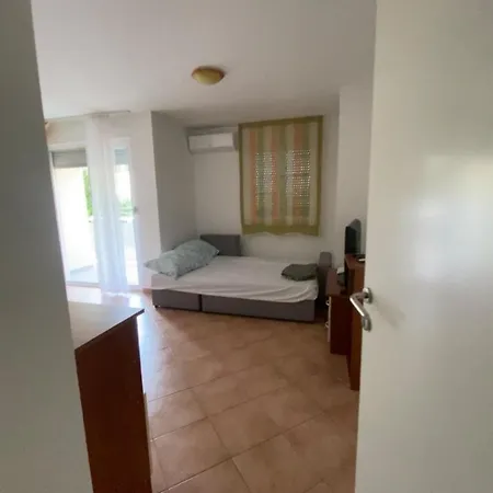 Double Bed In Studio, By The Near Split Homestay Kastela