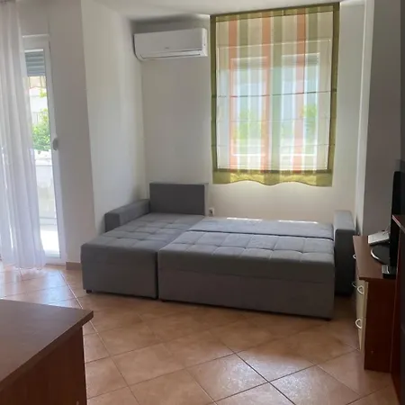 Homestay Double Bed In Studio, By The Near Split Kastela